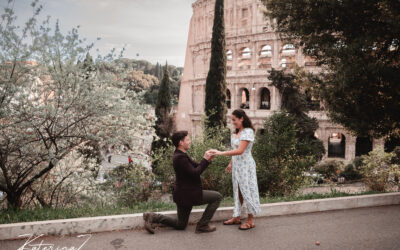 Romantic marriage proposal at Colosseo, Rome